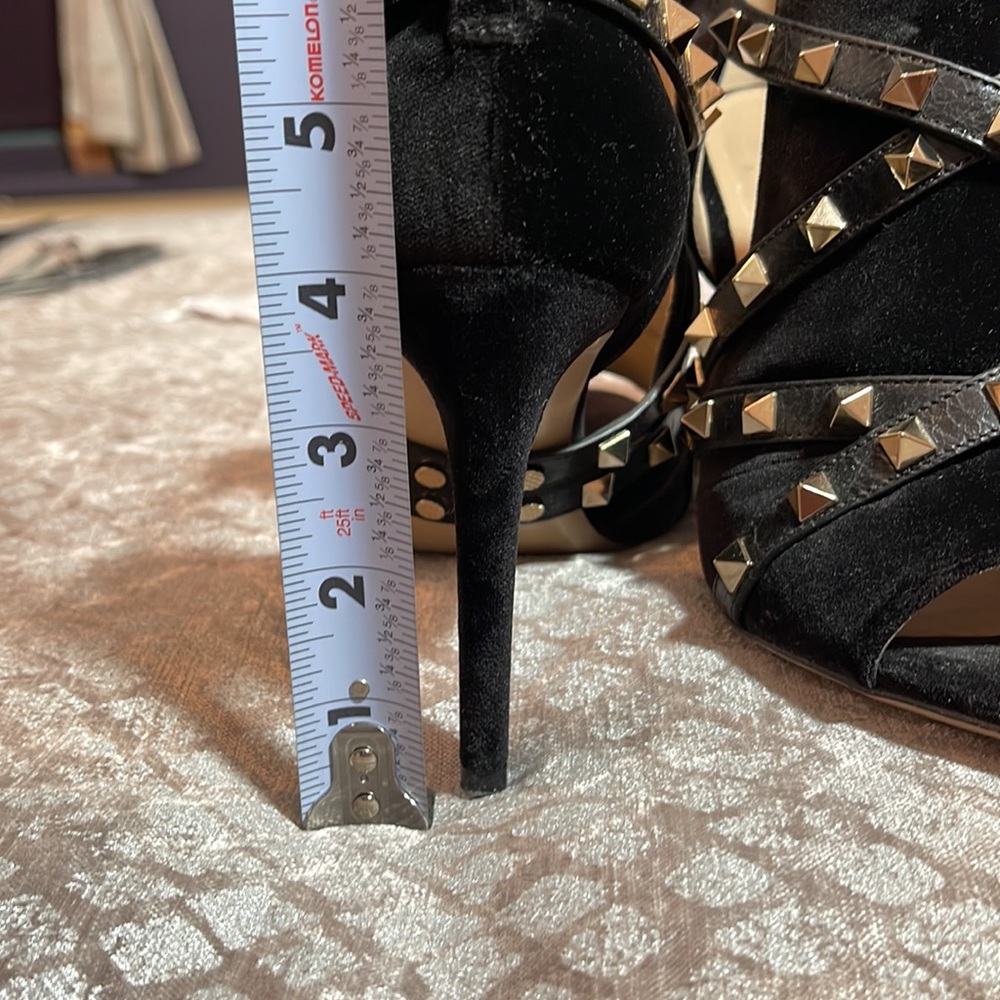 Gorgeous Black Velvet Valentino Rockstud Peep Toe Heels Size 36 - Picture 8 of 8